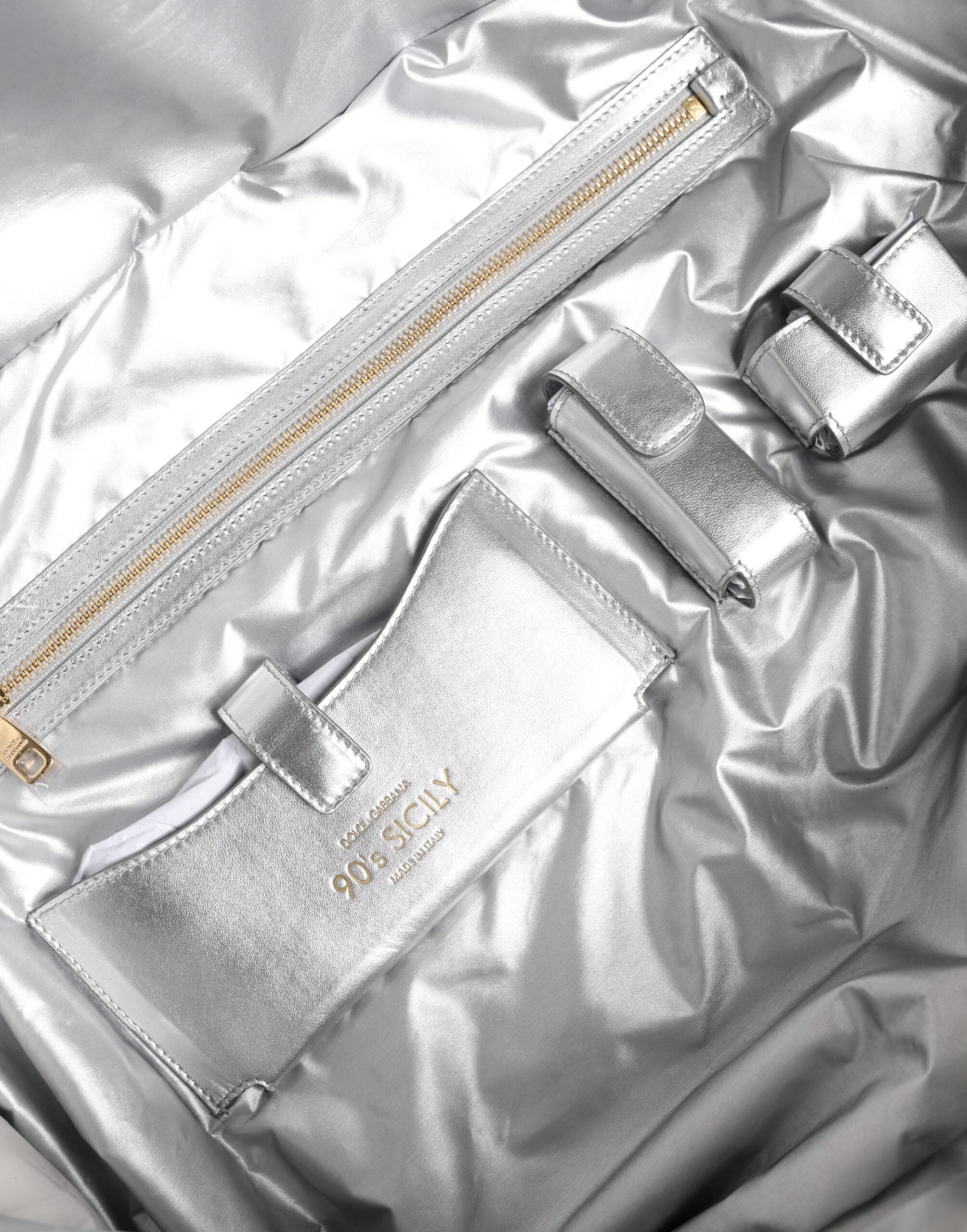 Dolce &amp; Gabbana Silver Quilted Fylld Axelremsväska SICILY Väska