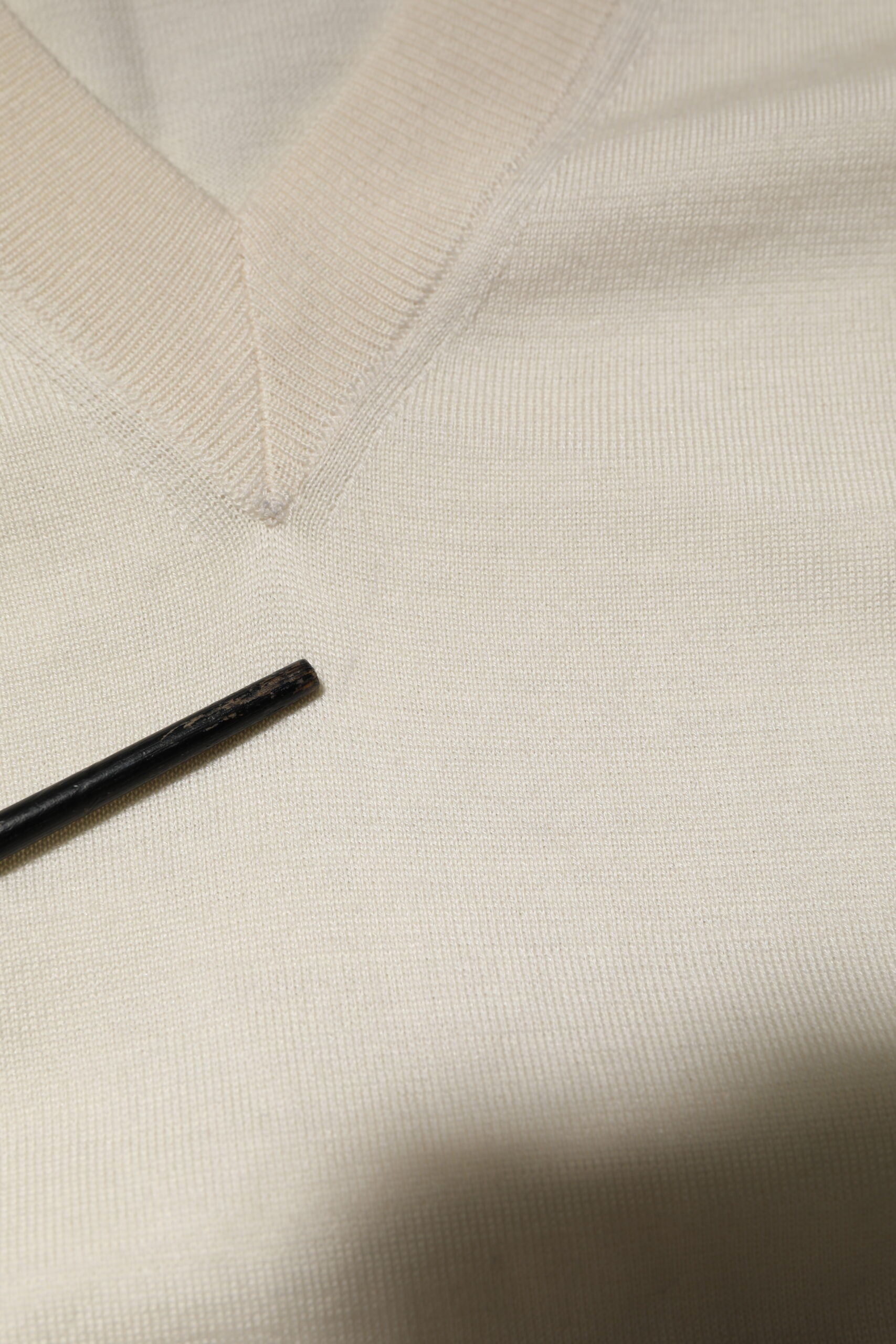 Dolce &amp; Gabbana Elfenben Virgin Wool Herre V-hals Striktrøje