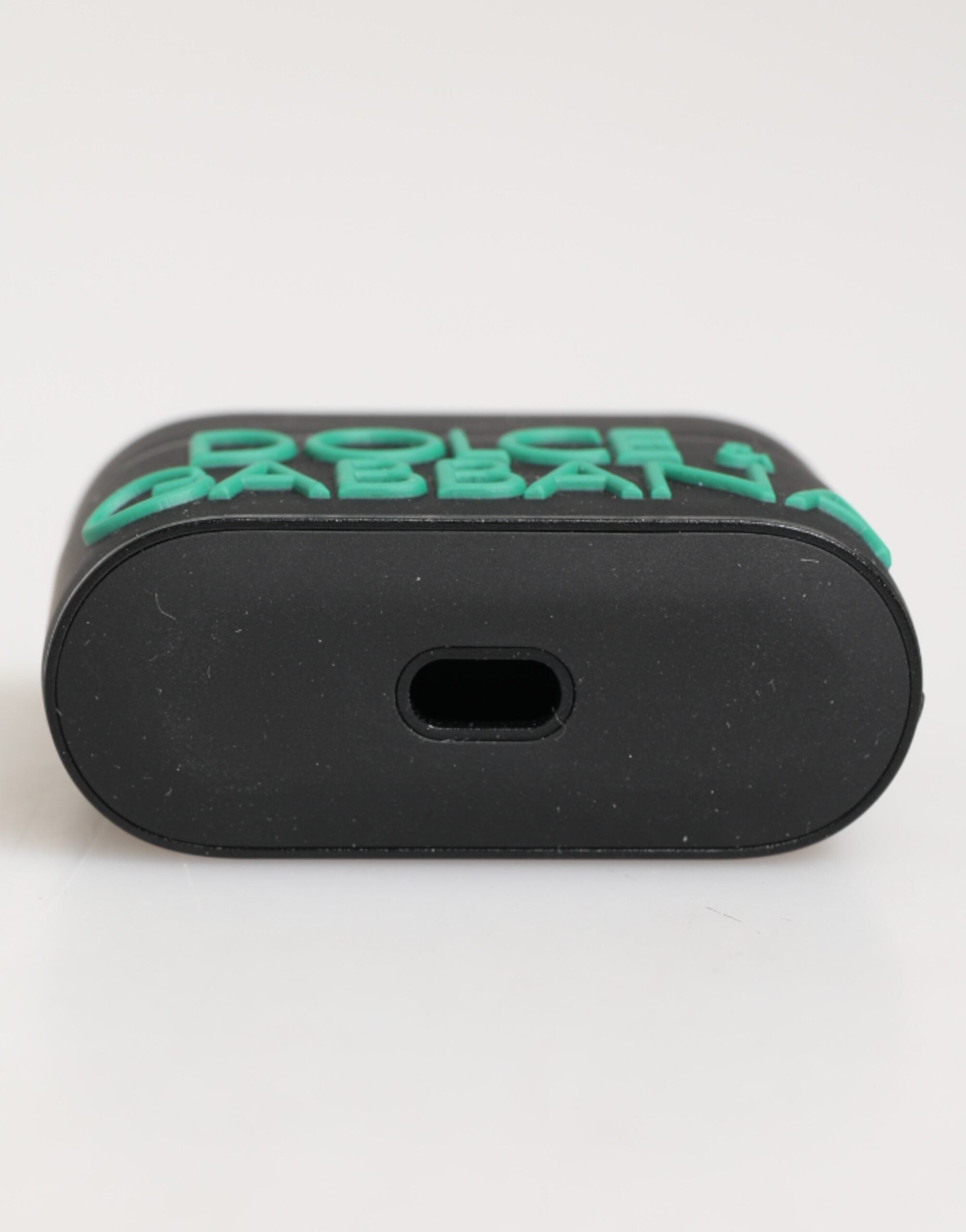 Dolce &amp; Gabbana Sort Mint Gummi-Etui med Præget Logo og Tilbehør til Airpods