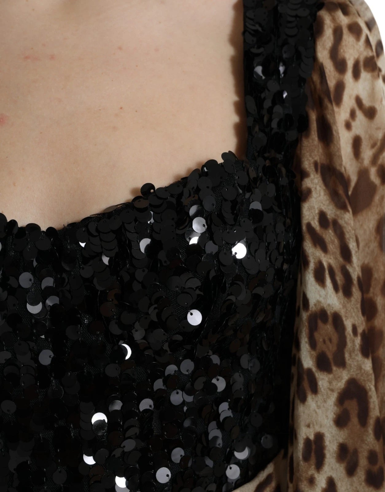 Dolce &amp; Gabbana Leopardmönstrad Sidenklänning med Paljetter och Volang