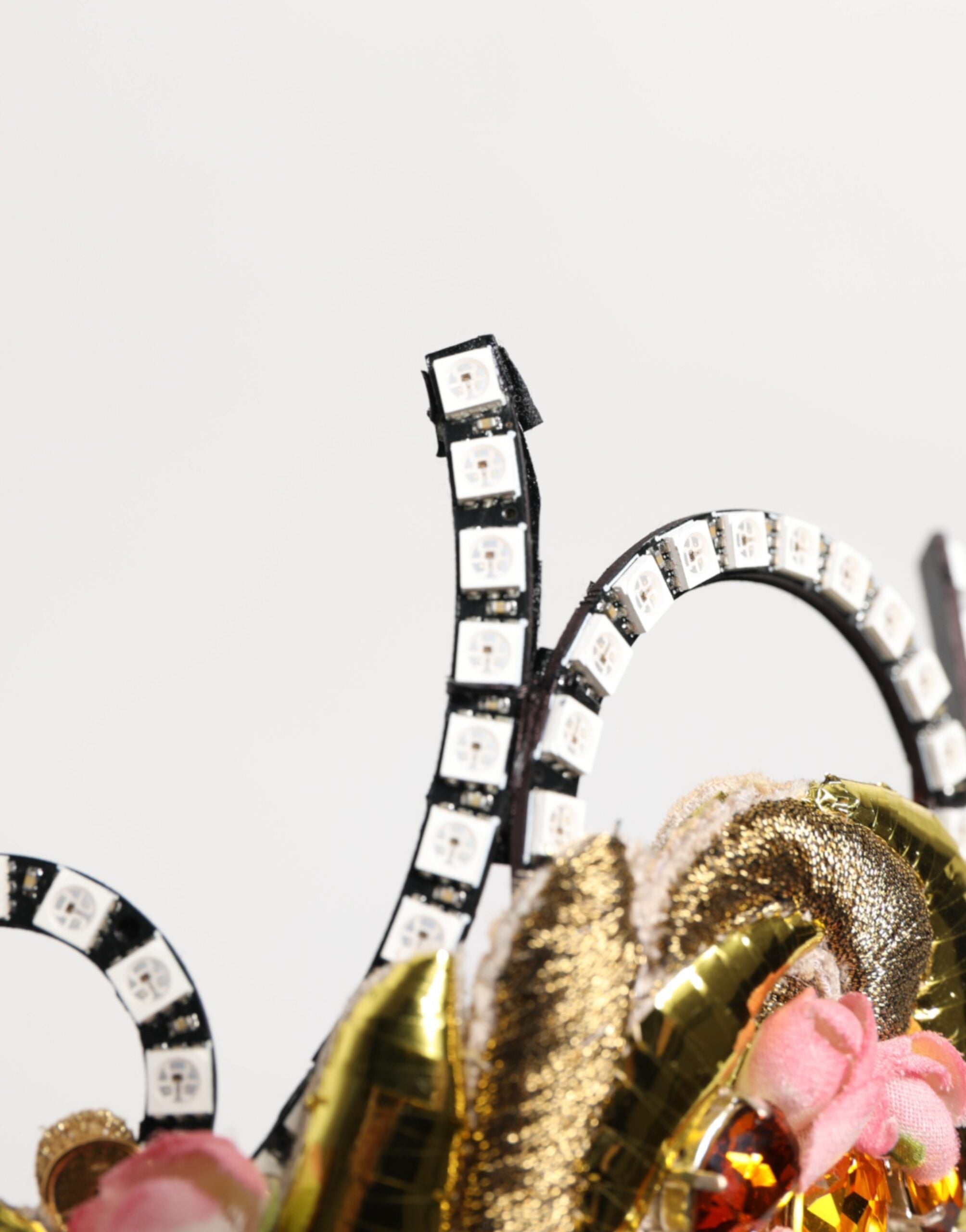Dolce &amp; Gabbana Guld Messing Krystal Udsmykket Hovedbeklædning Krone Tiara