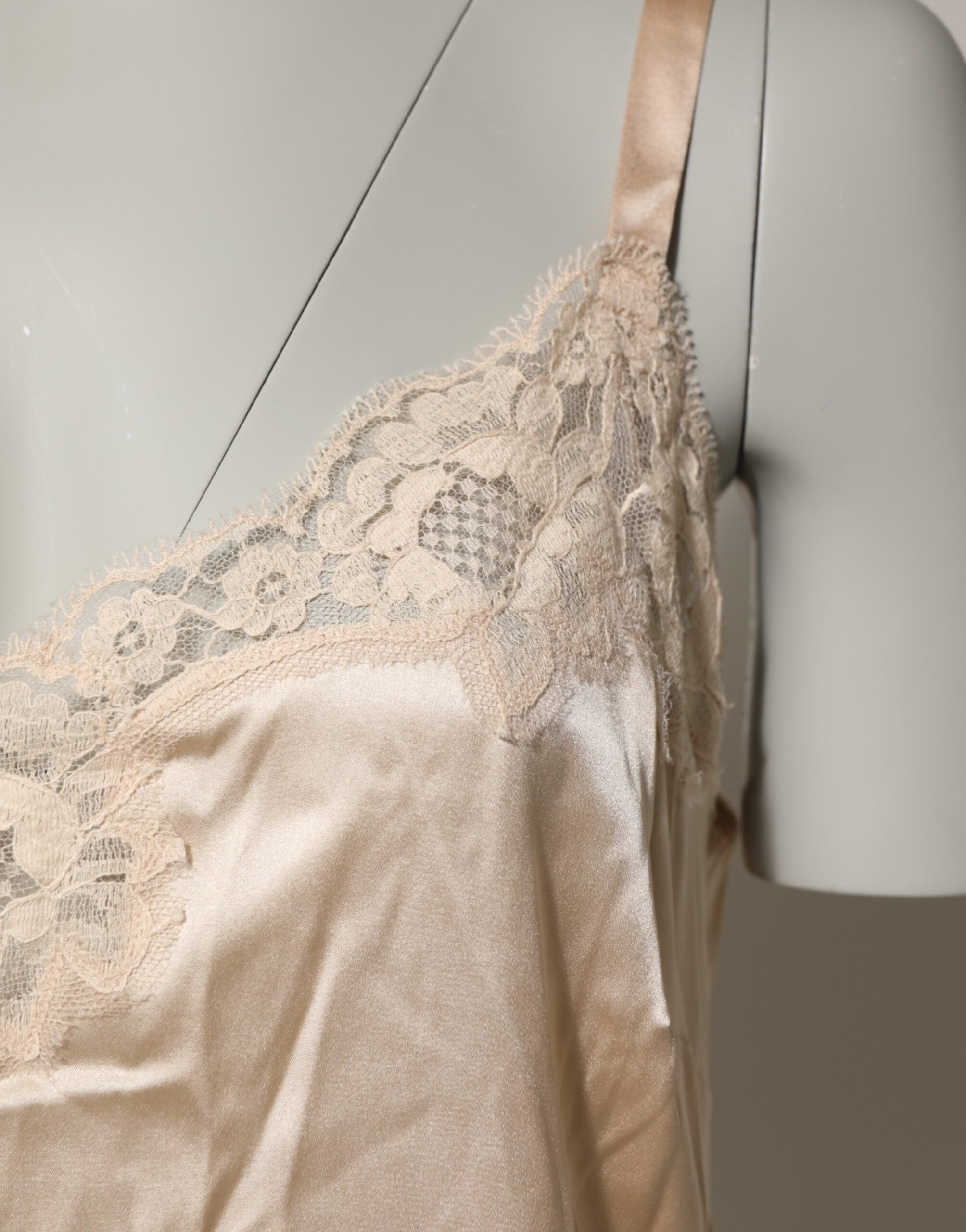 Dolce &amp; Gabbana Nude Chemise Lingerie Kjole med Silkeblanding og Blondekant