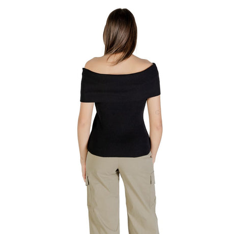 Kun sort polyestertrøje