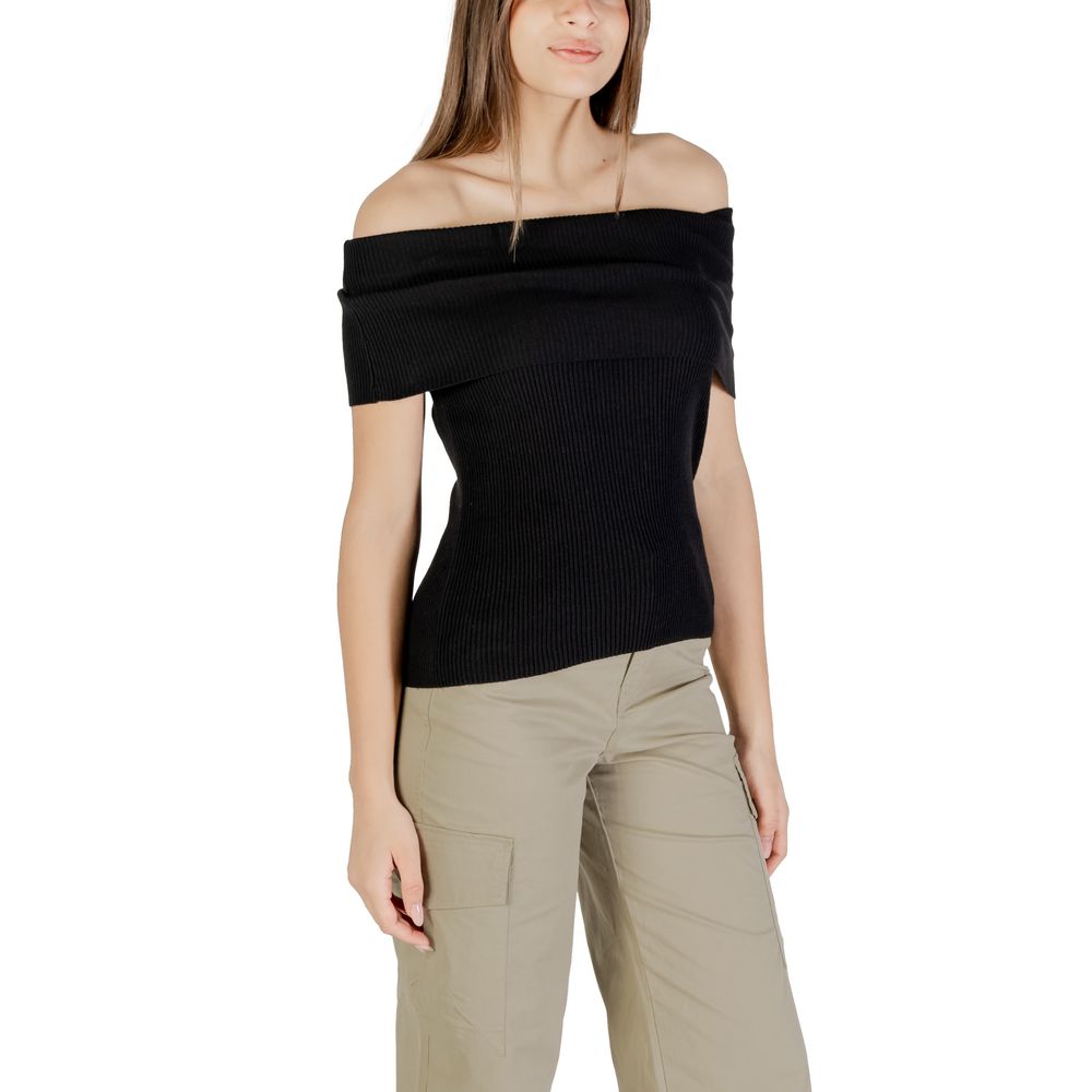 Kun sort polyestertrøje