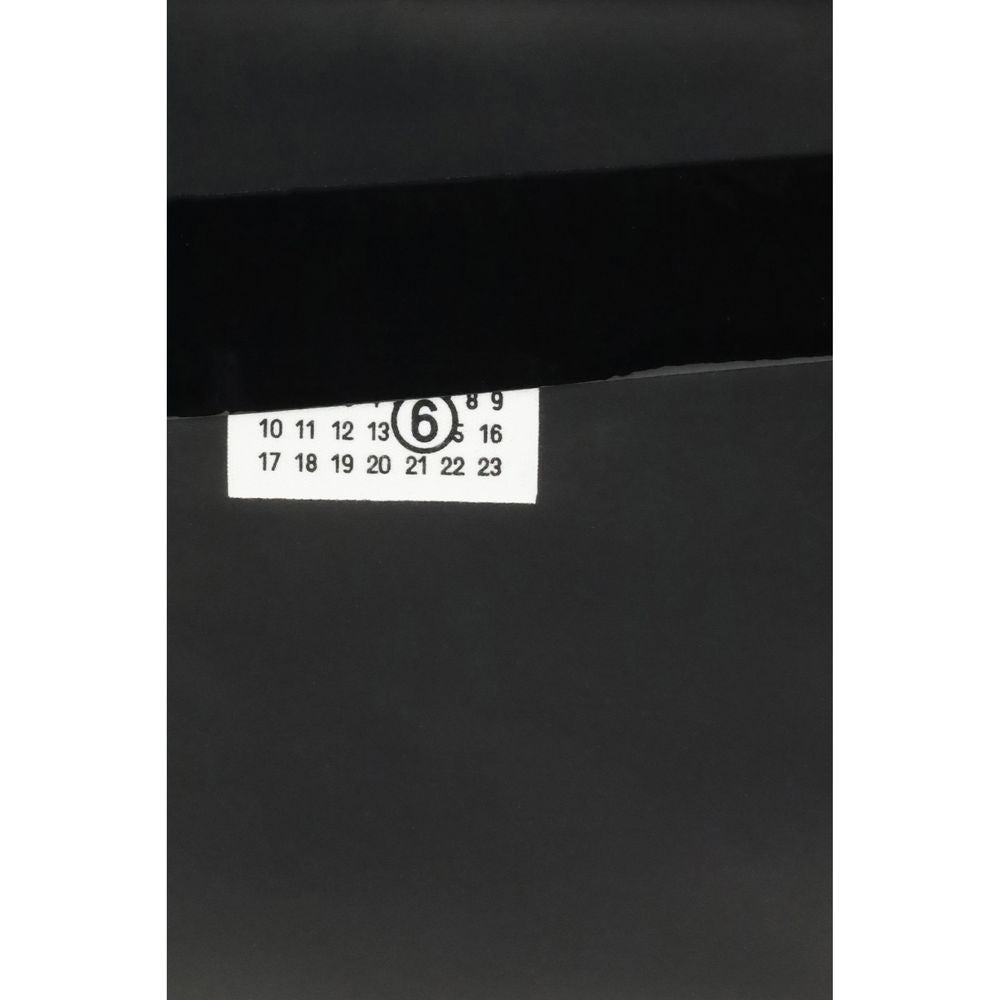 MM6 Sort Bos Taurus Clutch i Kalveskind