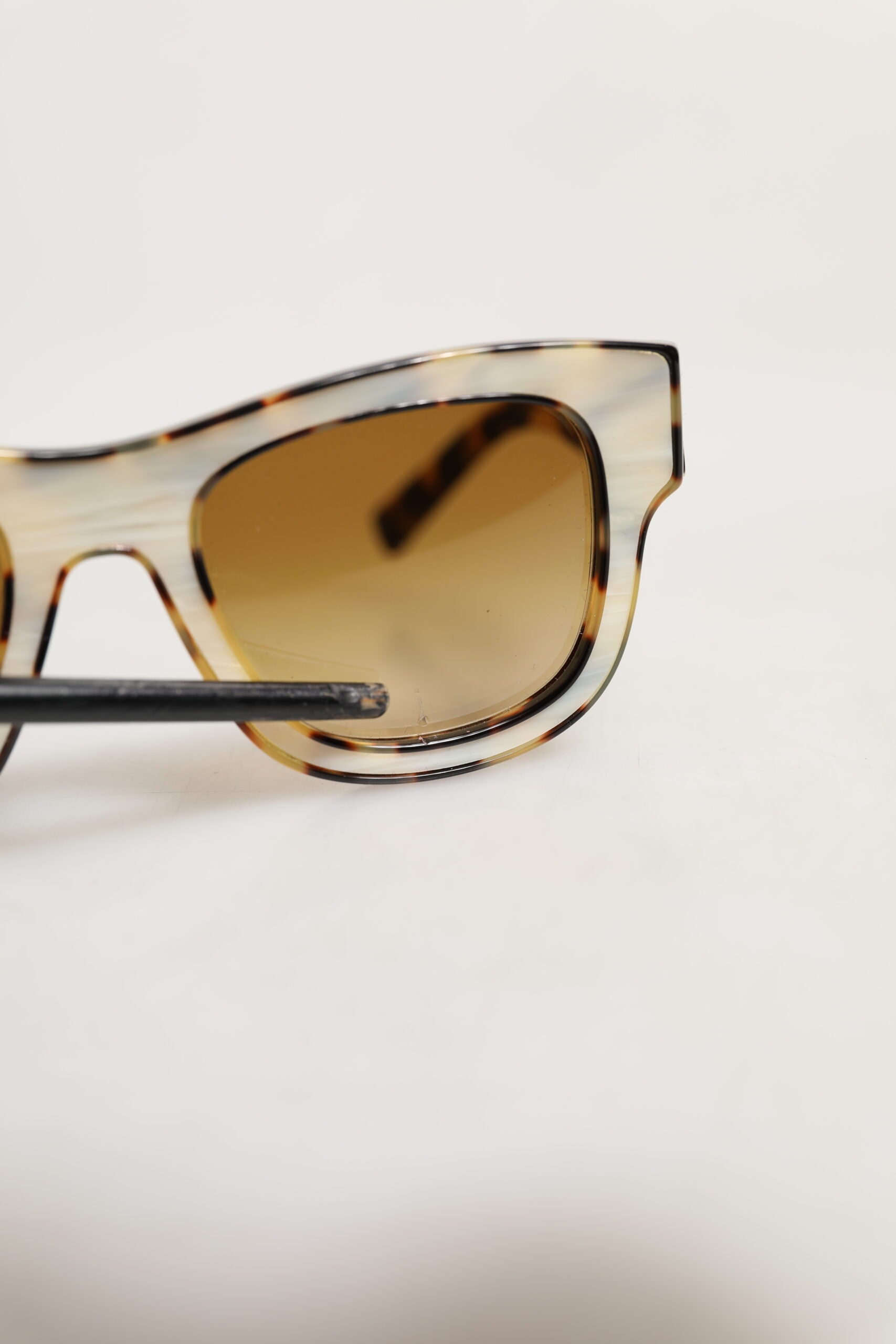 Dolce & Gabbana DG4379F Hvide Skildpaddeskjold Gradueret Acetat Solbriller