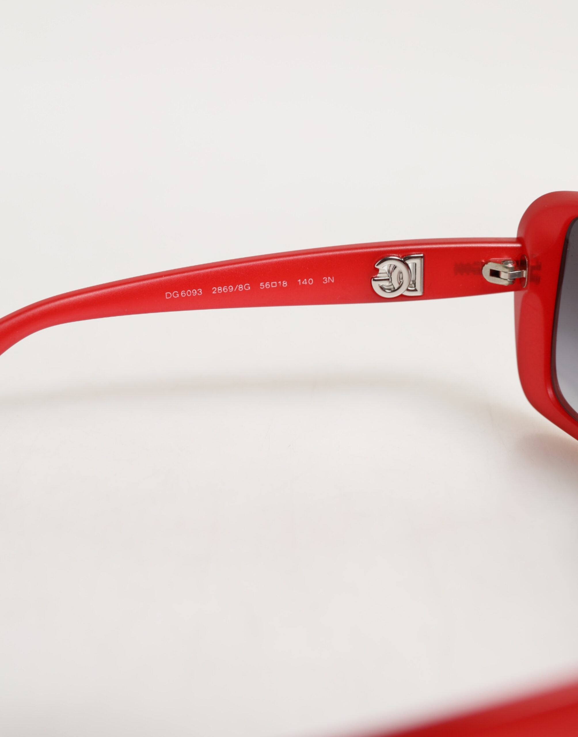 Dolce &amp; Gabbana DG6093 Röda Rektangulära Grå Graderade Glas Solglasögon