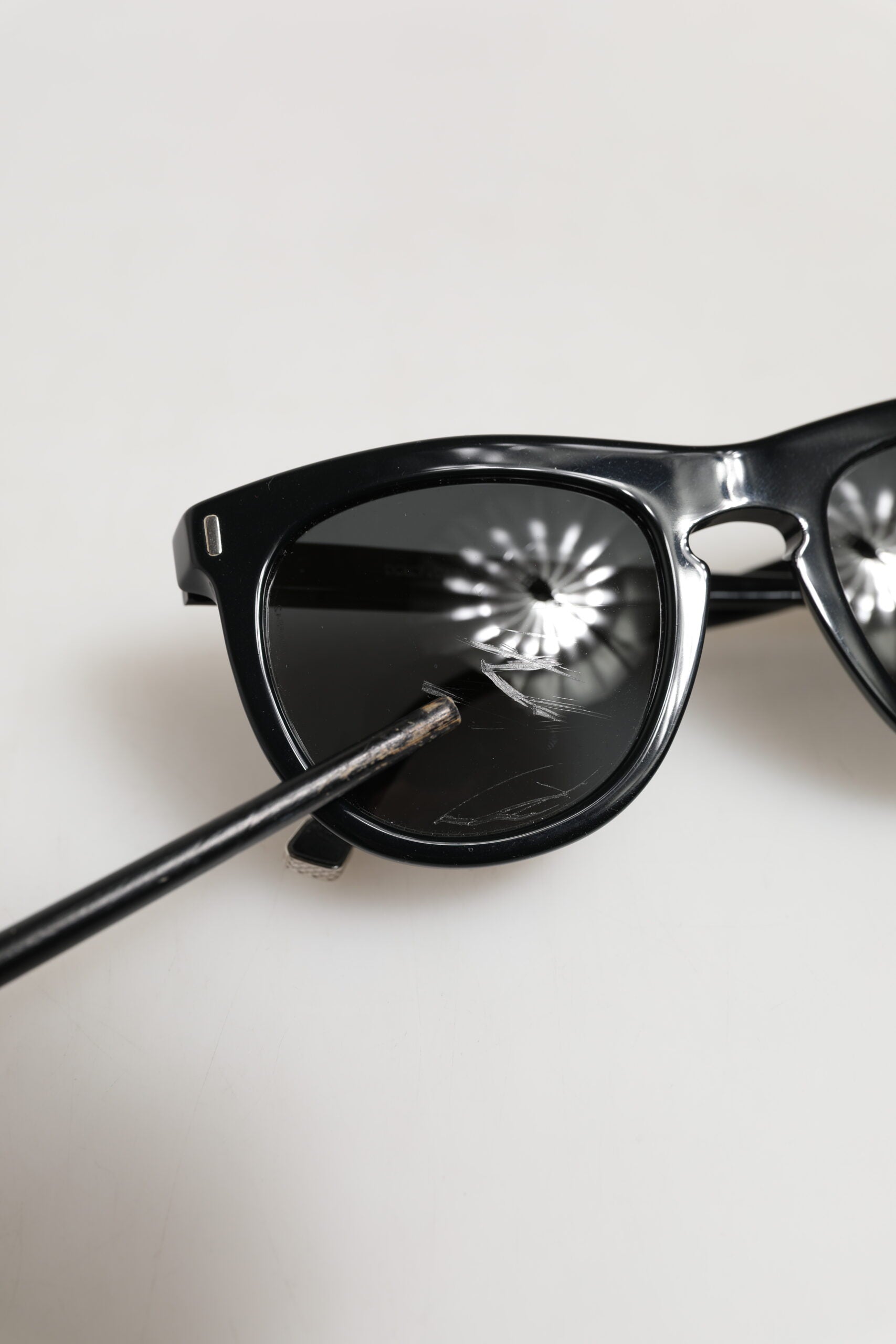 Dolce &amp; Gabbana DG4281 Sorte Runde Solbriller med Fuld Ramme