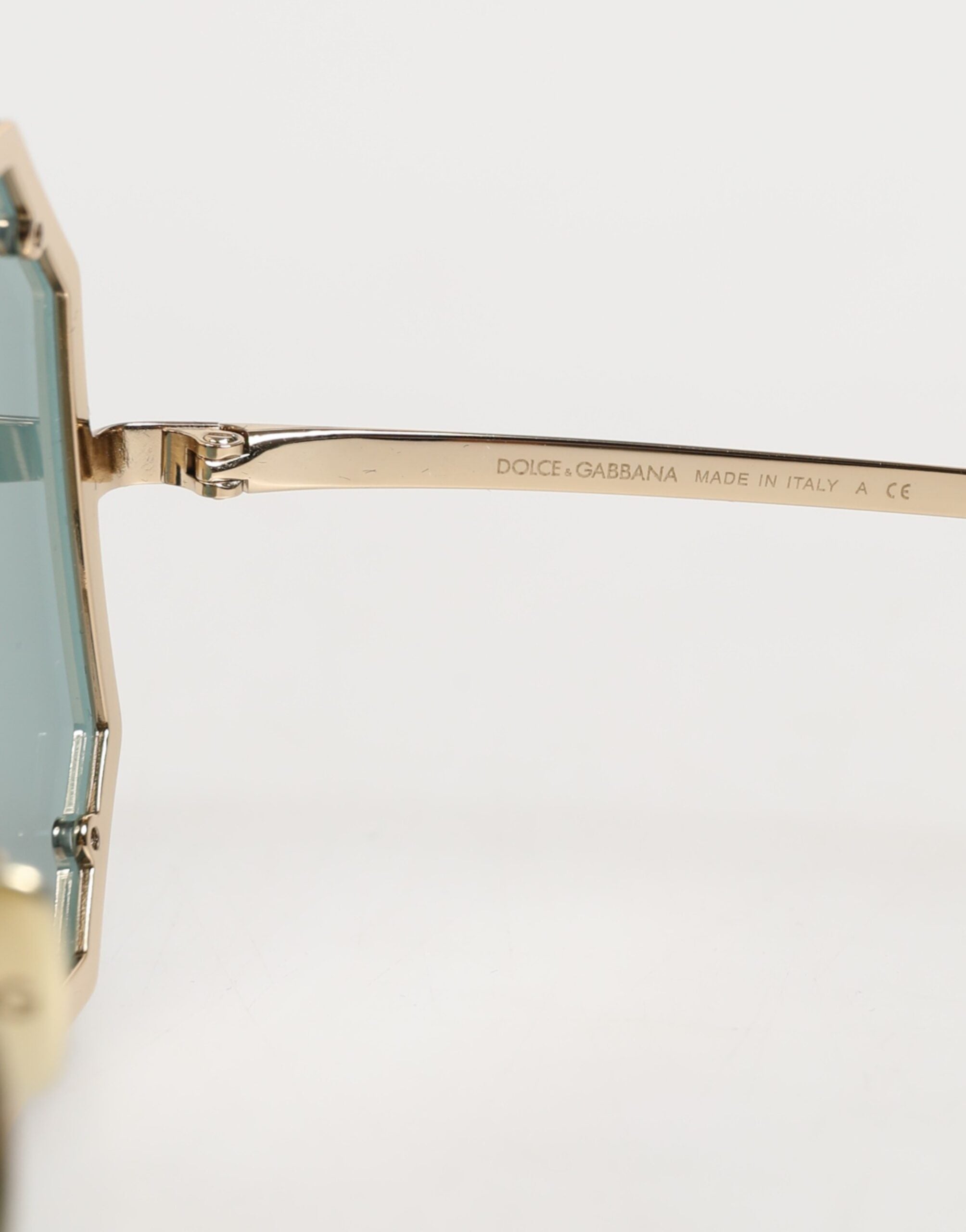 Dolce & Gabbana DG2216 solbriller med firkantet stel og grønne linser