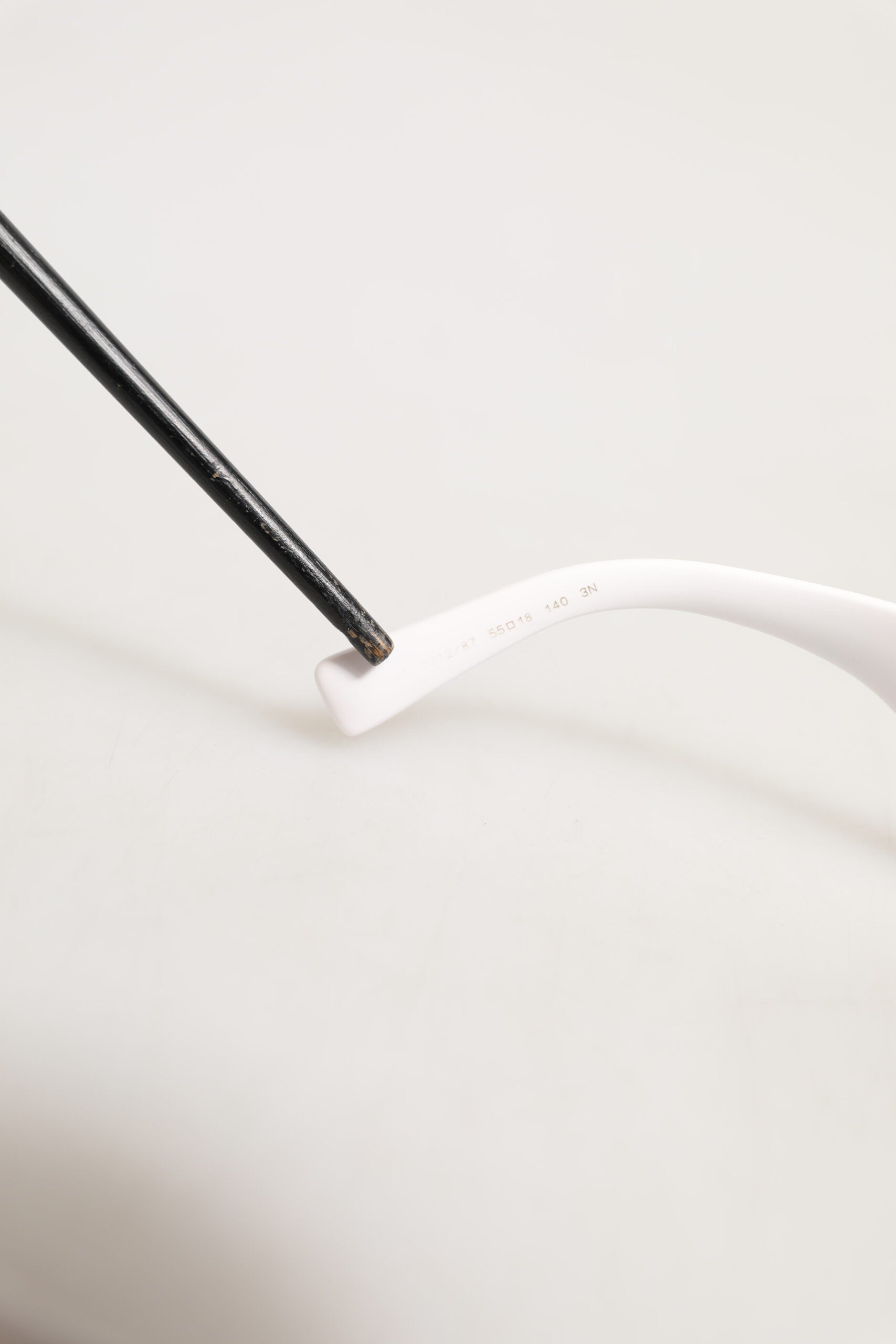 Dolce & Gabbana Hvide Stel Re-Edition Solbriller