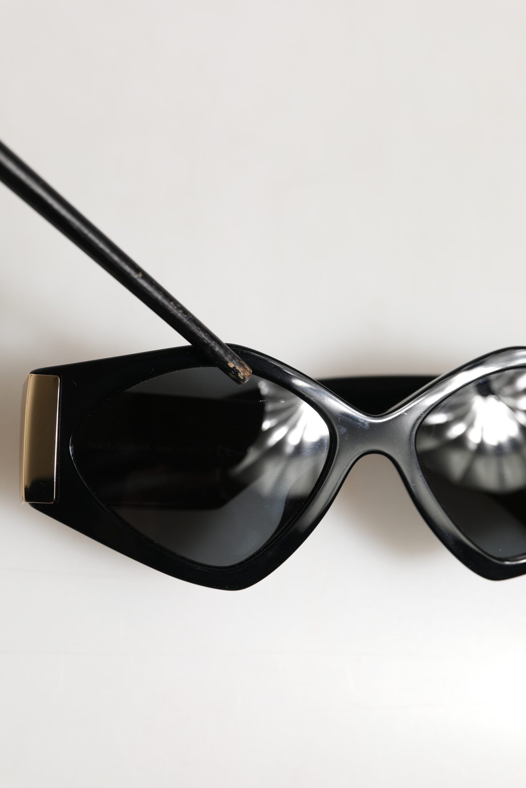 Dolce & Gabbana DG4396 Grå Gradient Sorte Solbriller med Uregelmæssigt Stel