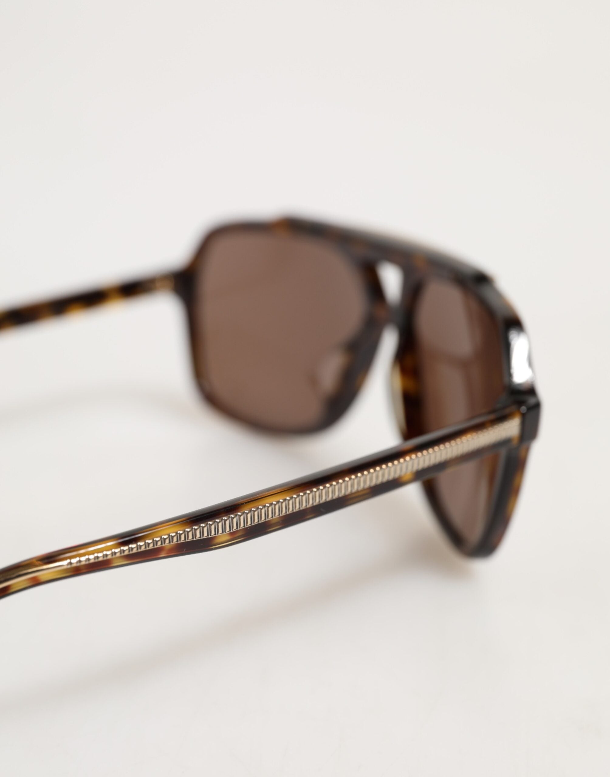 Dolce &amp; Gabbana mørkebrune skildpaddeskjoldssolbriller med pilotstel