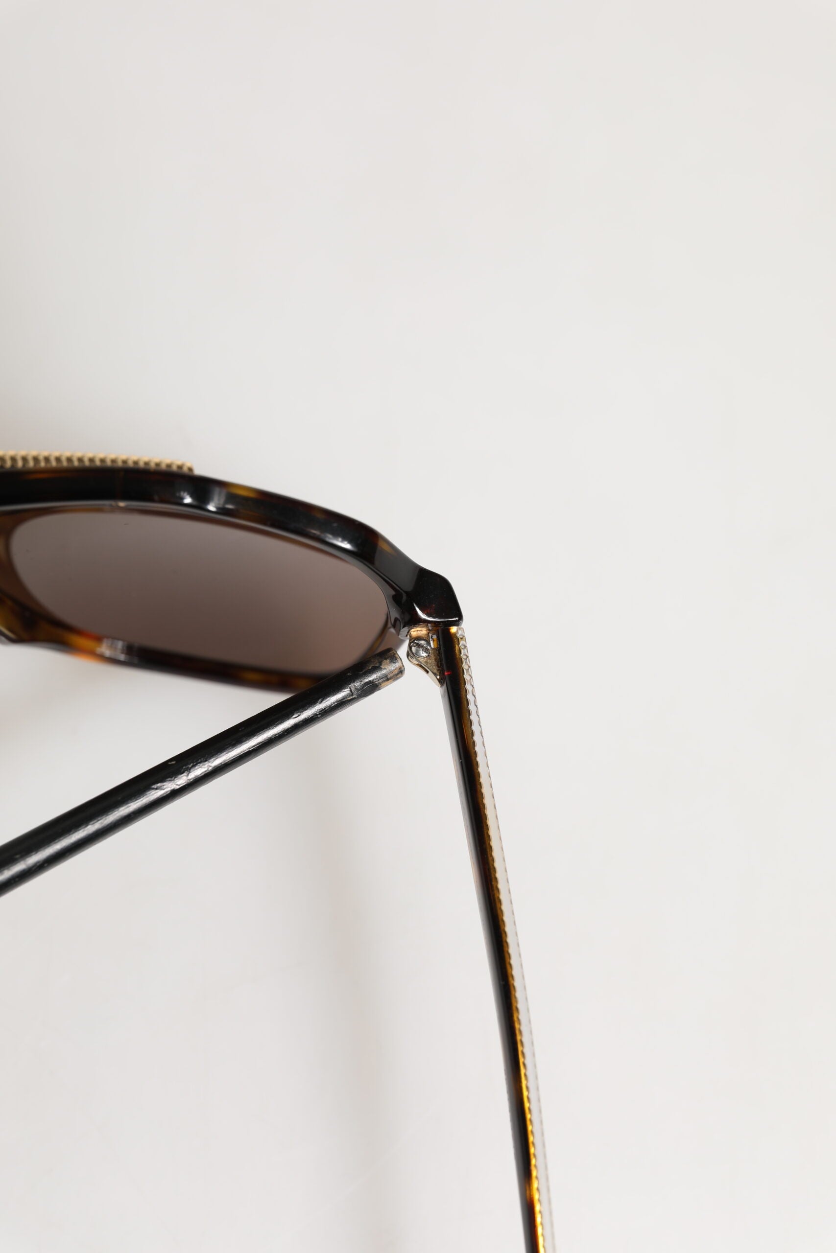 Dolce &amp; Gabbana mørkebrune skildpaddeskjoldssolbriller med pilotstel