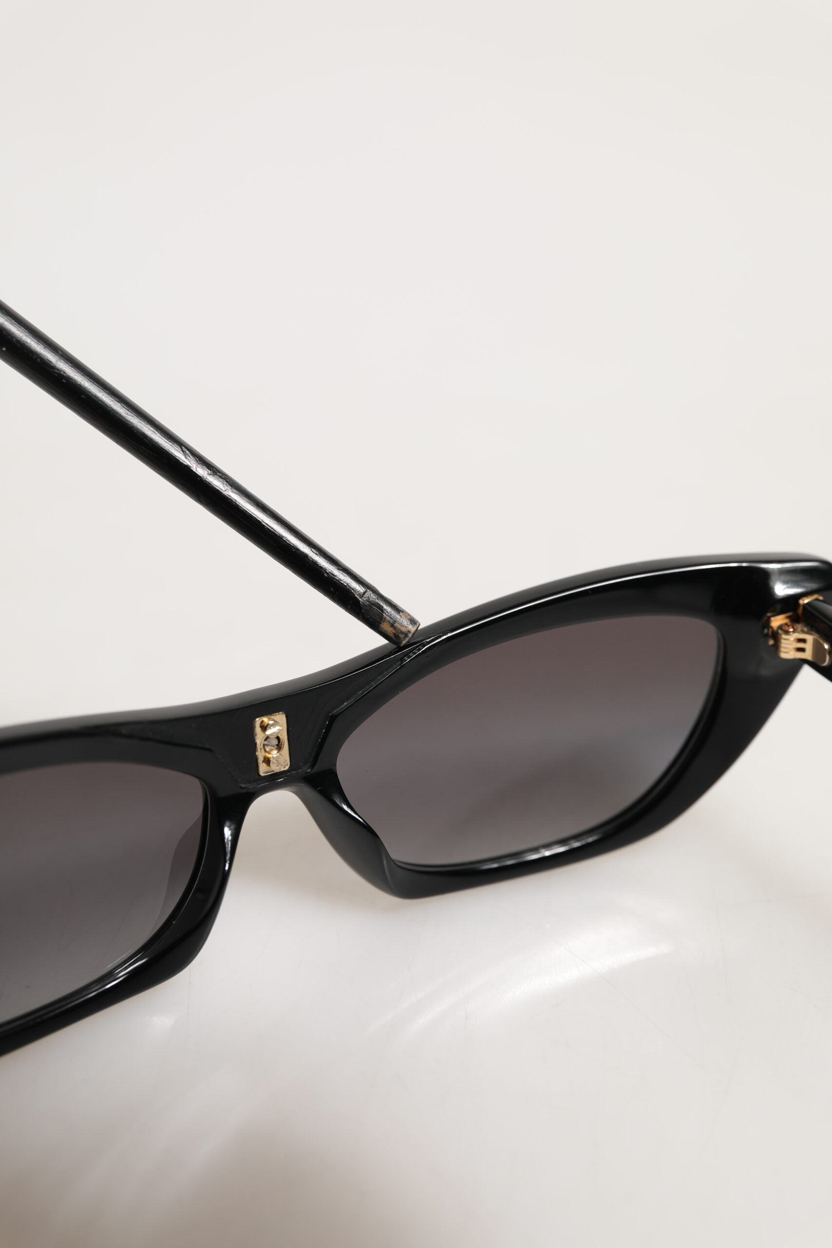 Dolce & Gabbana Sorte Re-Edition DNA Cat Eye-solbriller med stel
