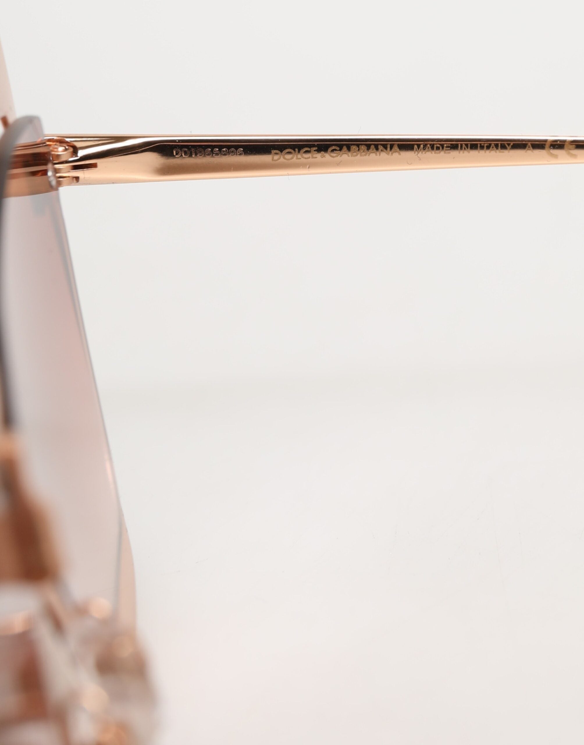 Dolce & Gabbana DG2224 Sand Rosaguld Cat Eye Solbriller med Uregelmæssigt Stel