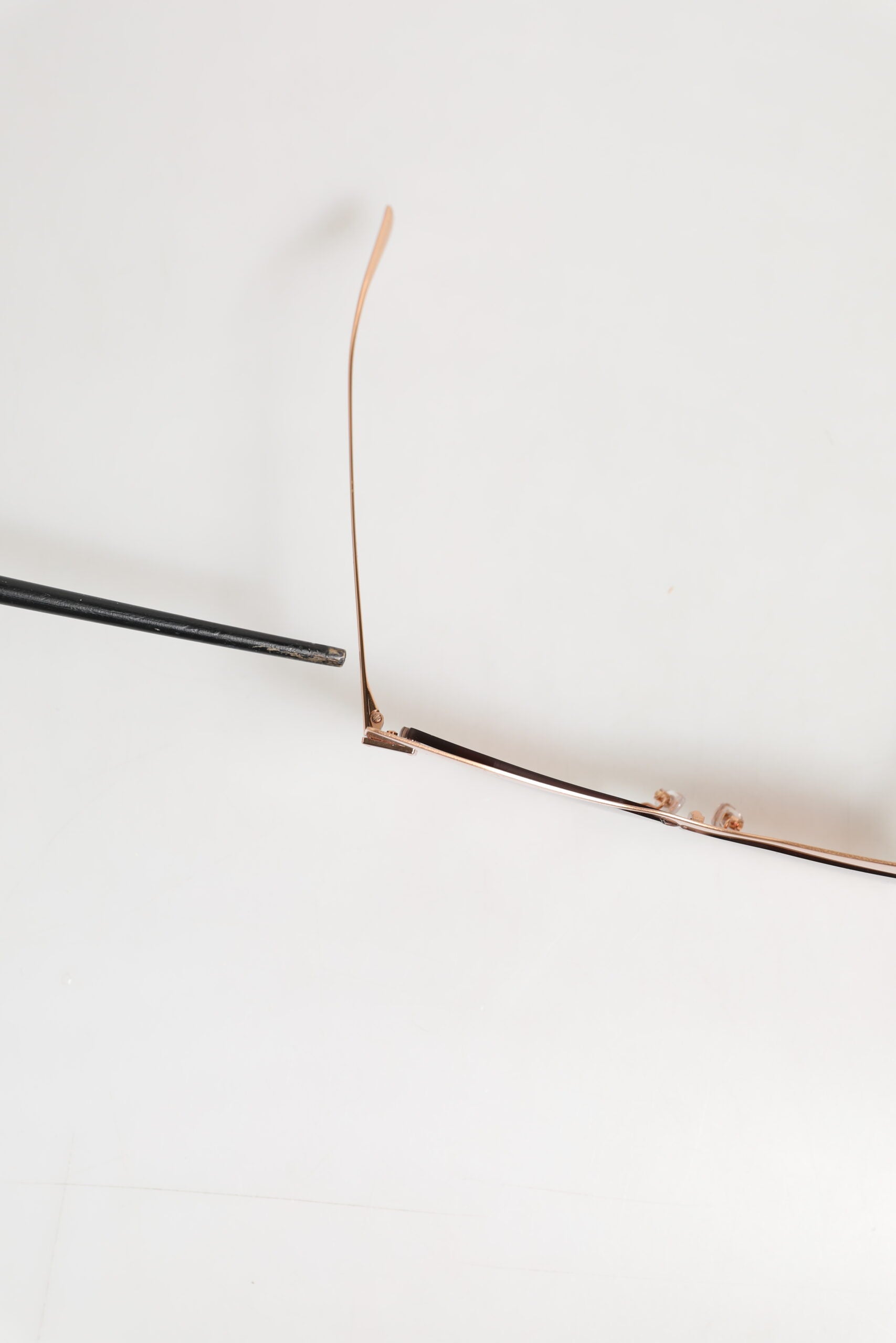 Dolce & Gabbana DG2224 Sand Rosaguld Cat Eye Solbriller med Uregelmæssigt Stel