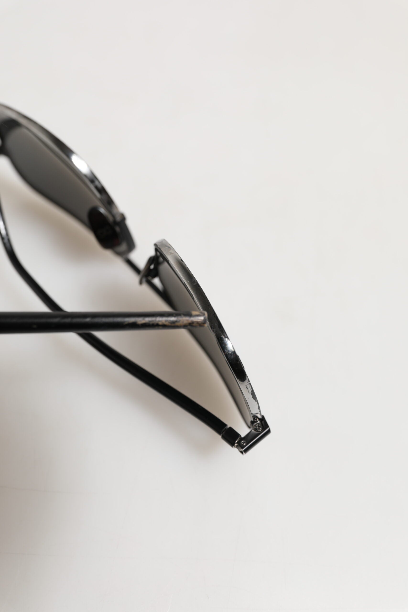 Dolce &amp; Gabbana Sorte Metalstel Firkantede Glas Solbriller