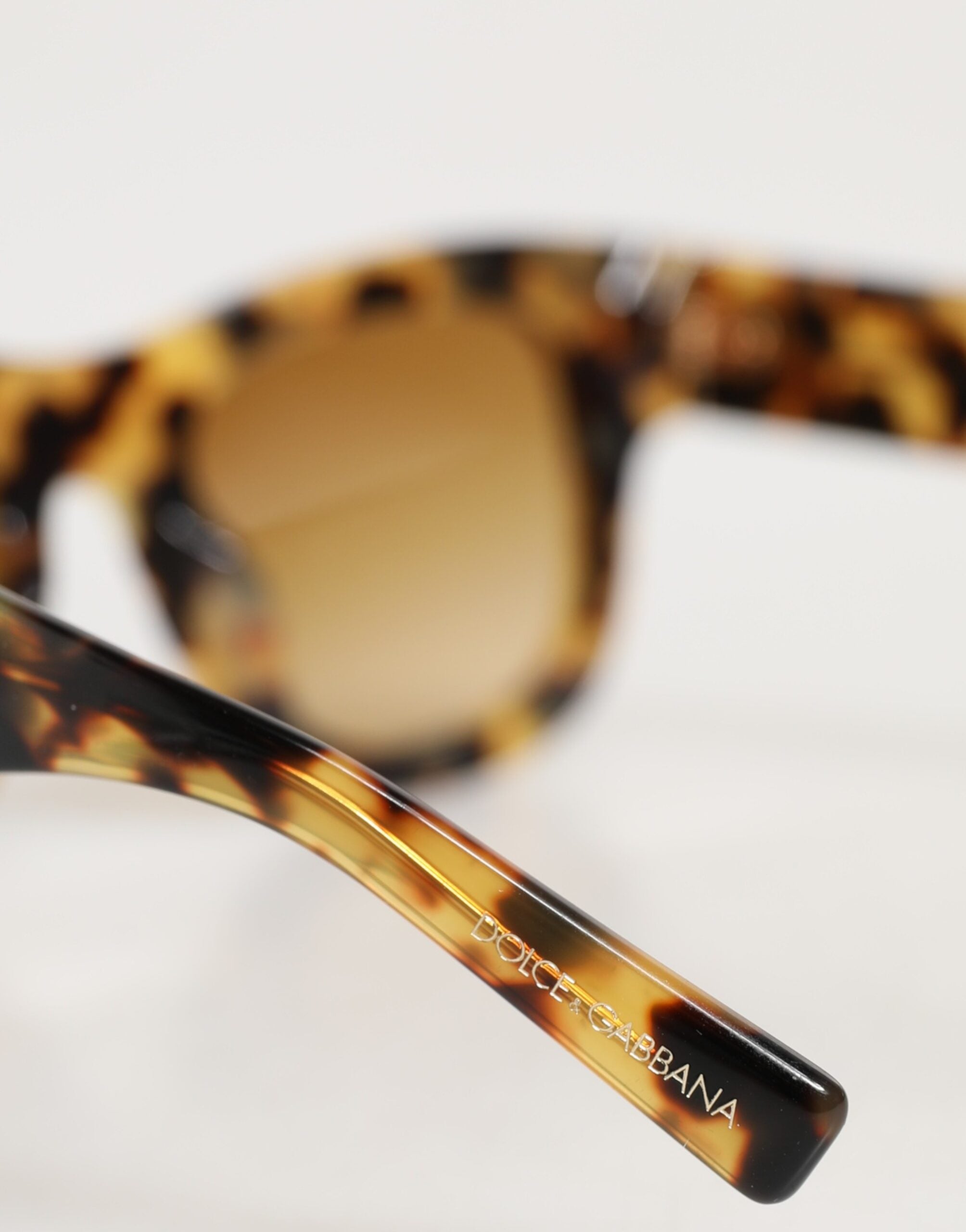 Dolce & Gabbana DG4379F Hvide Skildpaddeskjold Gradueret Acetat Solbriller