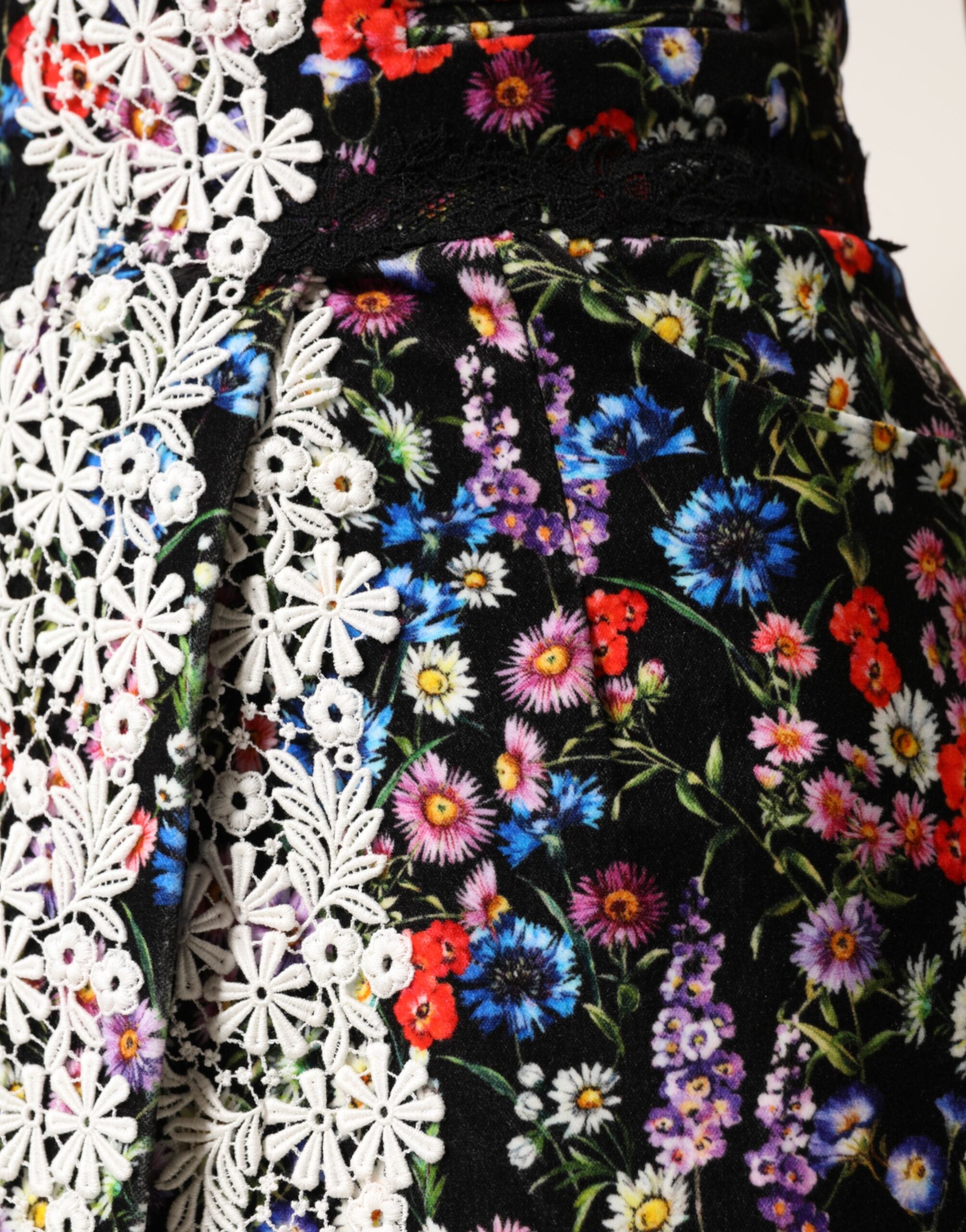 Dolce &amp; Gabbana Sort Blomsterblonderet Højtaljet Mininederdel i Bomuld