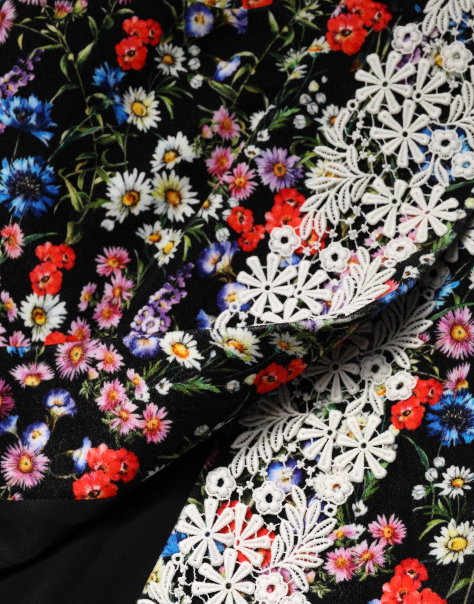 Dolce &amp; Gabbana Sort Blomsterblonderet Højtaljet Mininederdel i Bomuld