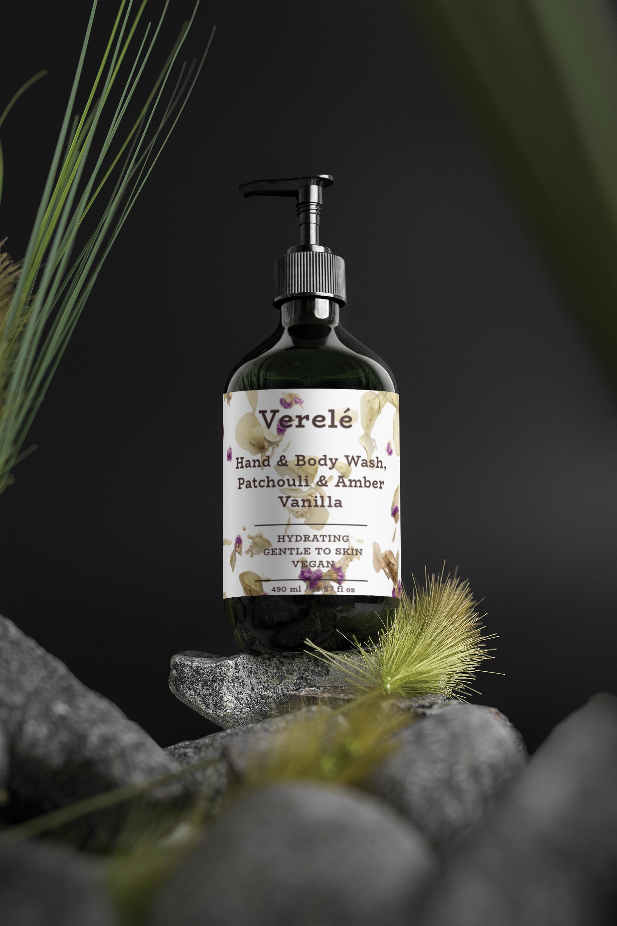 Hånd- og kropsvask med økologisk patchouli og ravvanilje – fugtgivende og vegansk – COSMOS NATURAL-certificeret, fremstillet i Europa af Verelé, 490 ml / 16,57 fl oz