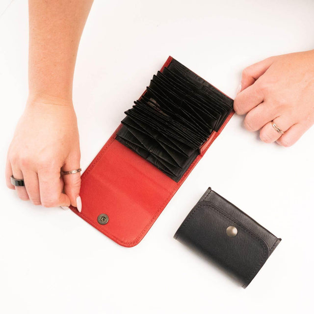 Leather Card Holder 32-14 – Handmade in Europe, Natural Leather, 17 Card Slots, 2-Year Warranty - Hilstor